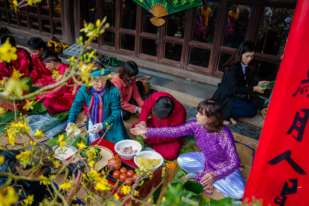 Reenacting Tet activities of the old days