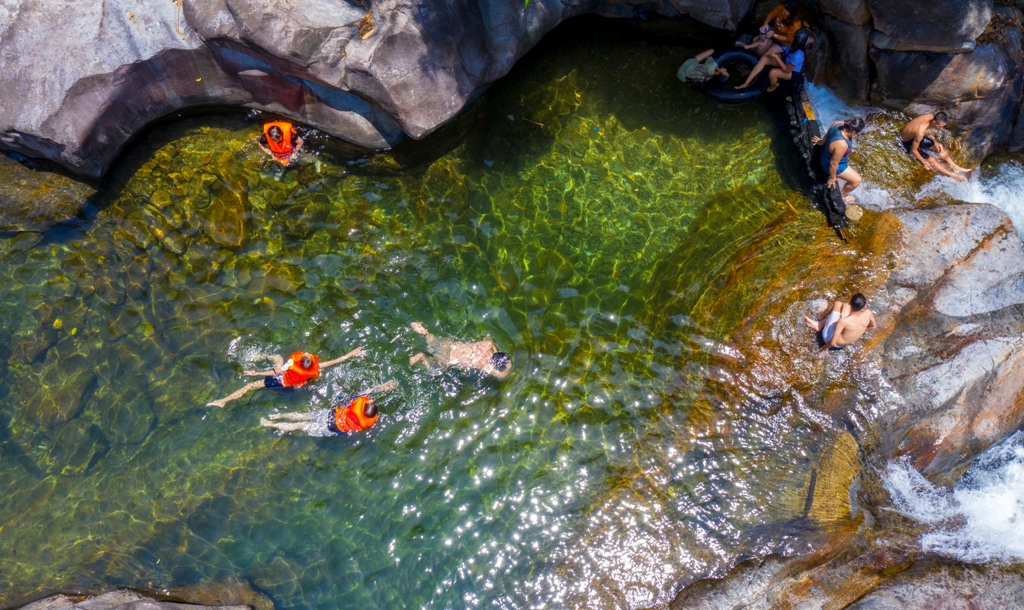 Many visitors enjoy bathing in the Fairy stream. Nature has created and bestowed on the Fairy stream the fresh water which can be found nowhere else