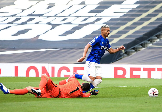 Pha bỏ lỡ của Richarlison