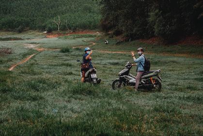 To ensure the safety and forest protection, it’s required to register with the management authority before starting the trip of climbing Mount Kim Phung