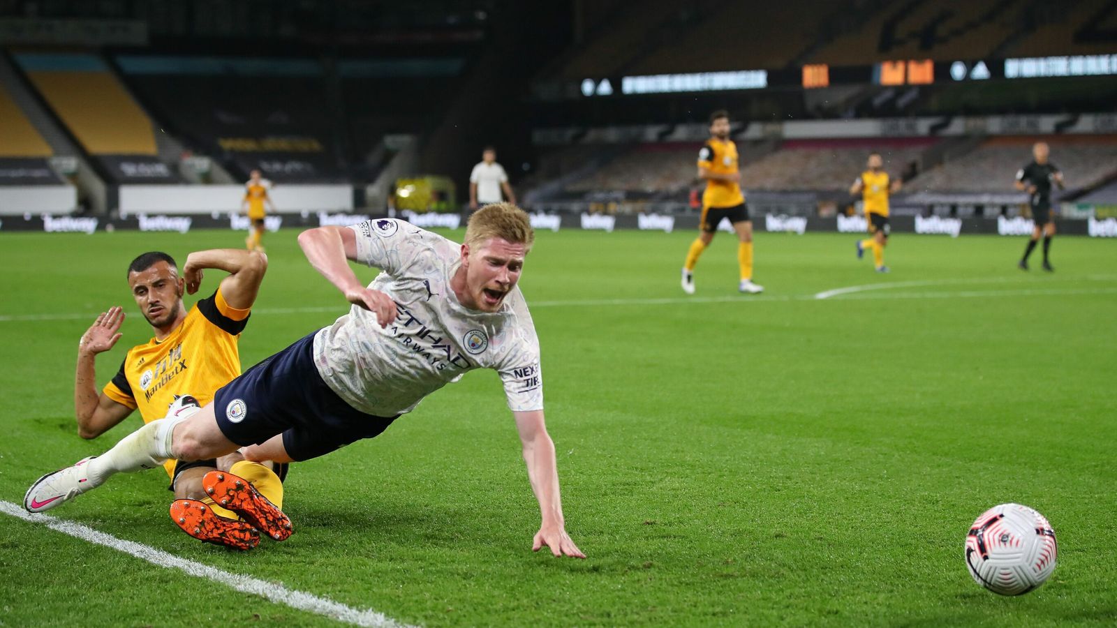 De Bruyne lạnh lùng hạ gục Rui Patricio từ chấm 11m