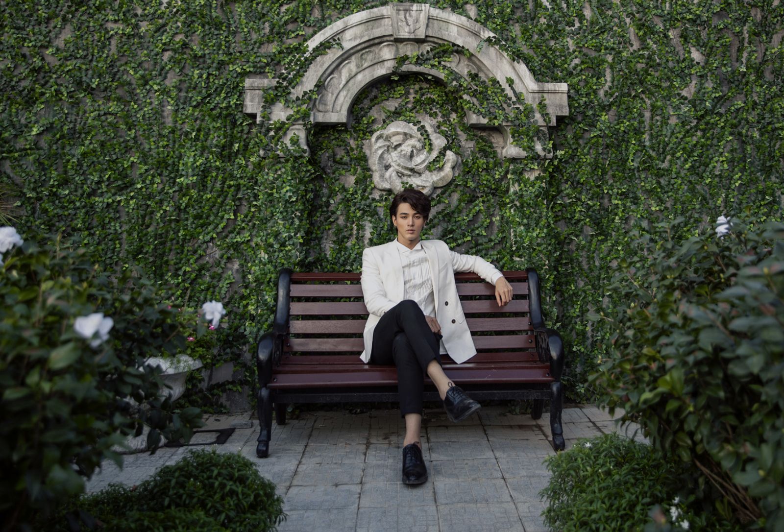 The actor with the symbol of a white camellia in the royal garden