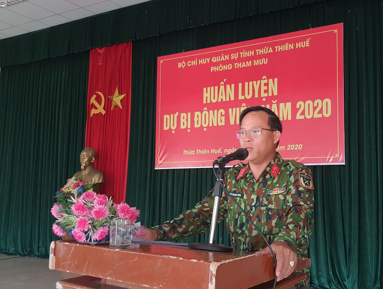 Everton chơi tạt cánh đánh đầu quá hay.  