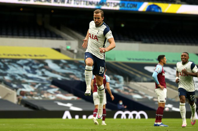 Tottenham làm mưa làm gió suốt hiệp 1-