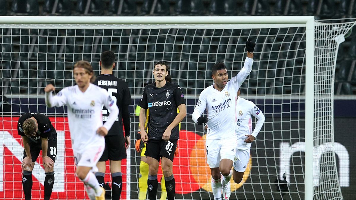 Real vất vả gỡ hòa nhờ 2 bàn thắng muộn của Benzema và Casemiro