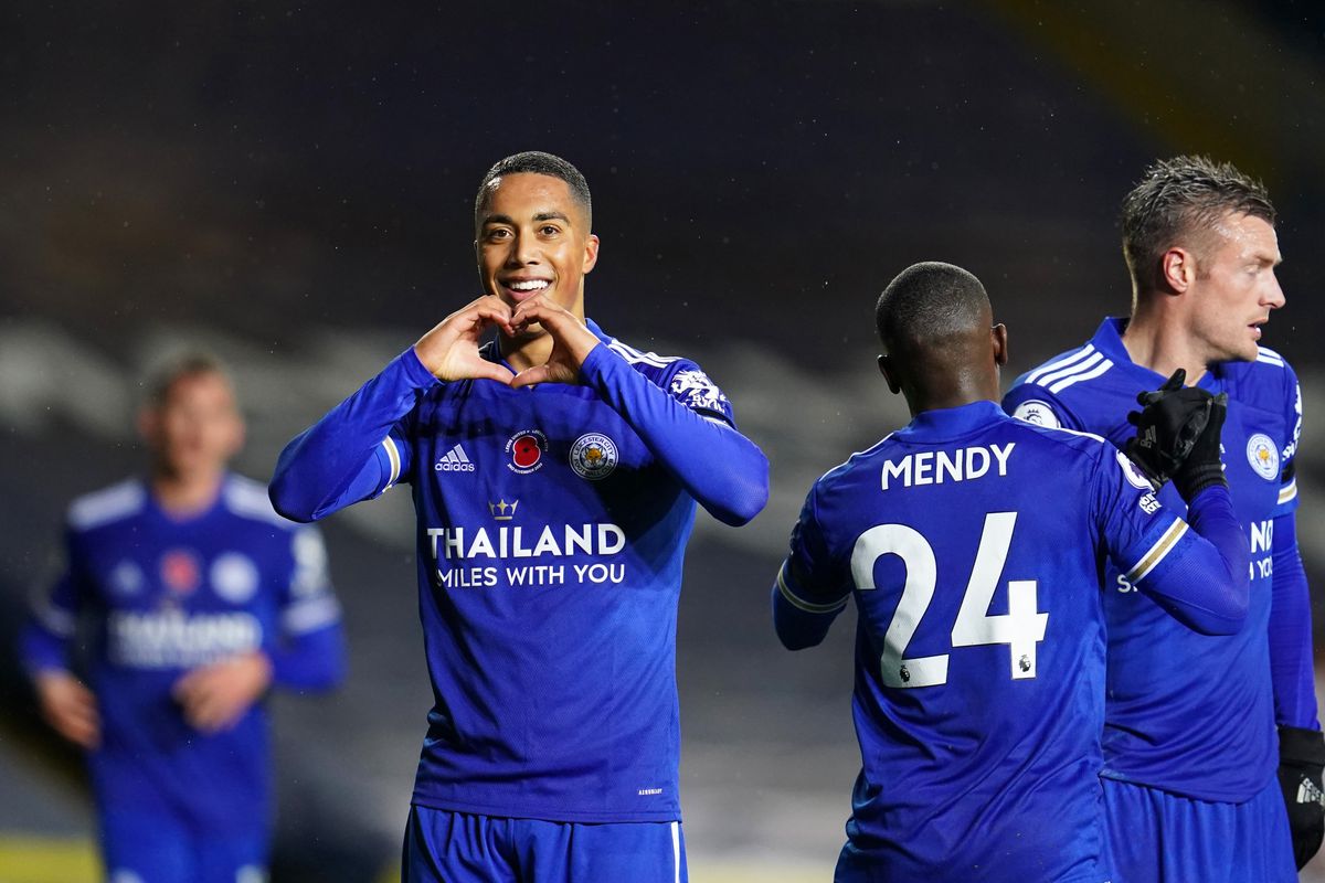 Tielemans đá phạt đền thành công, hoàn tất cú đúp và ấn định thắng lợi 4-1 cho Leicester