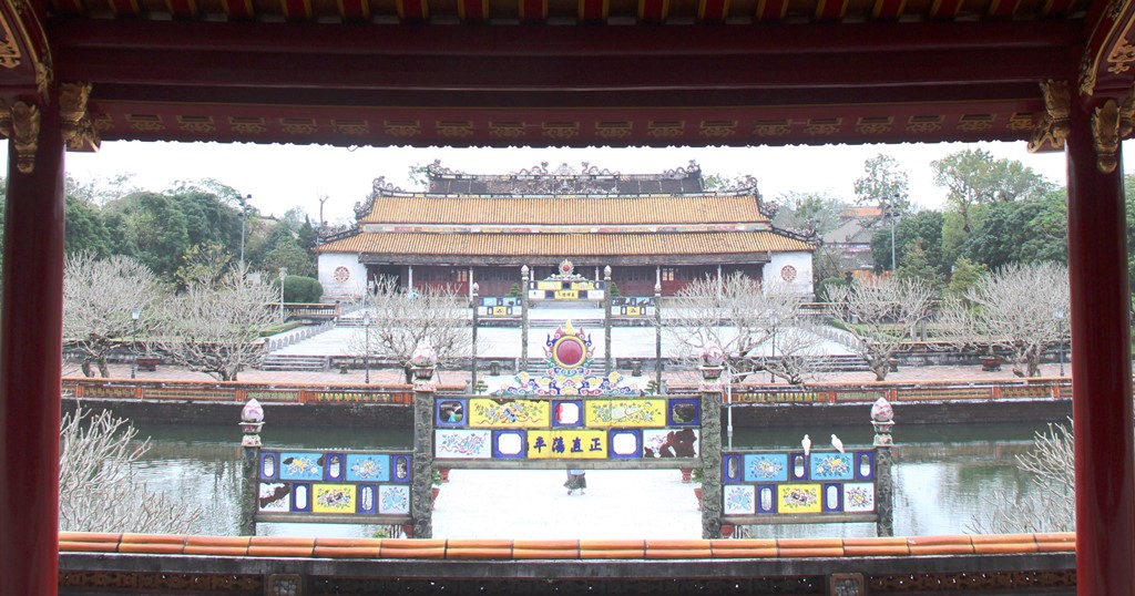 Overview of Thai Hoa Palace, with the form of