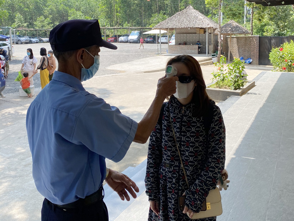 Fully have temperature checked before entering tourist destinations