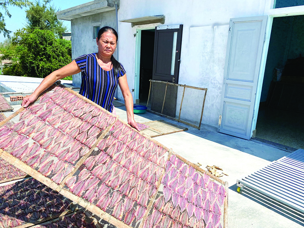 Each fish is neatly arranged on the bamboo tray