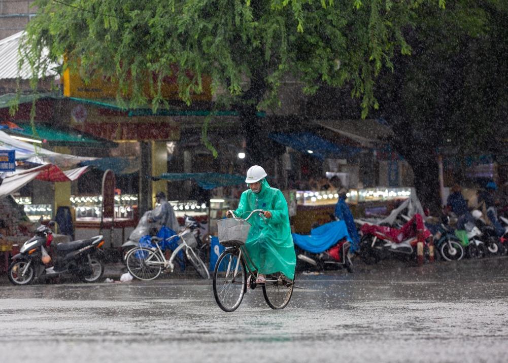 Dong Ba Market is sombre by the rain