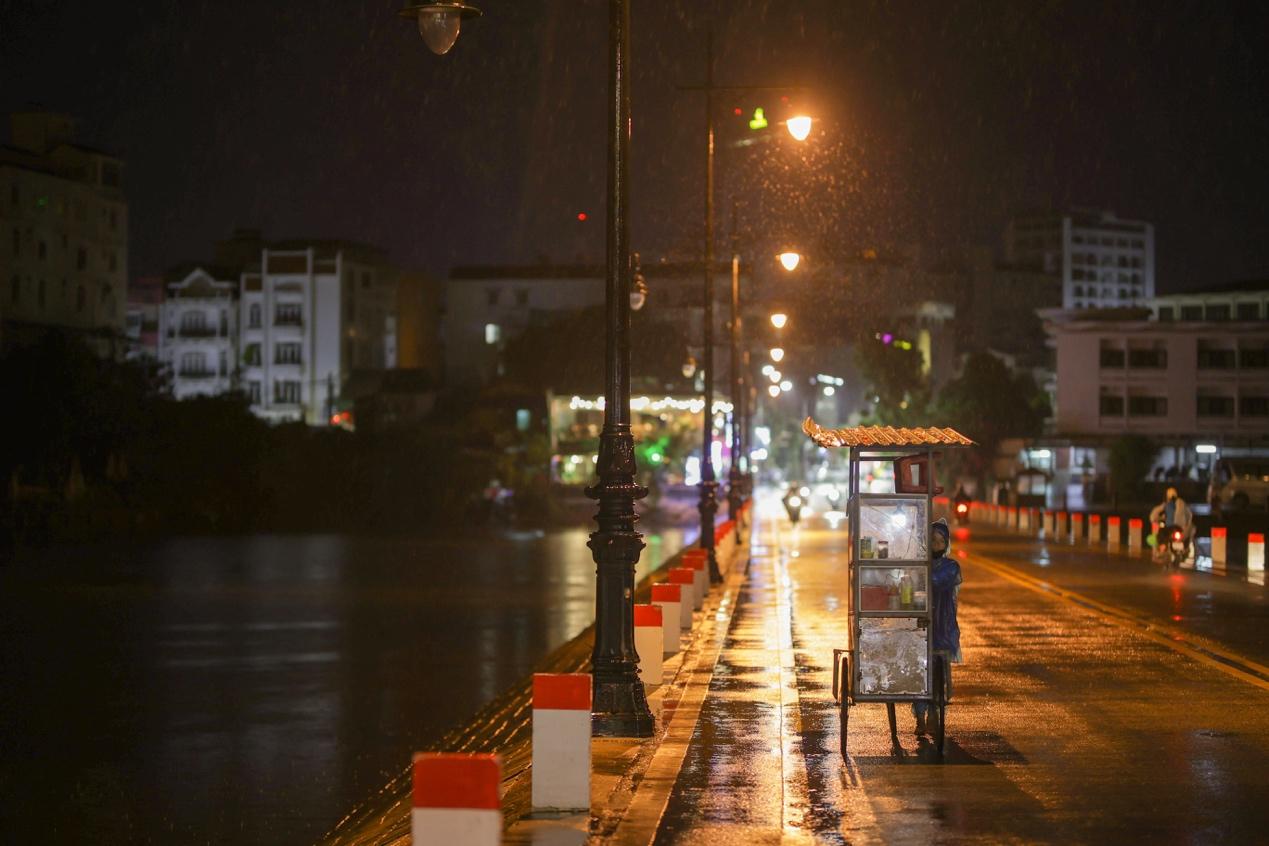 The way to Vi Da in the rain