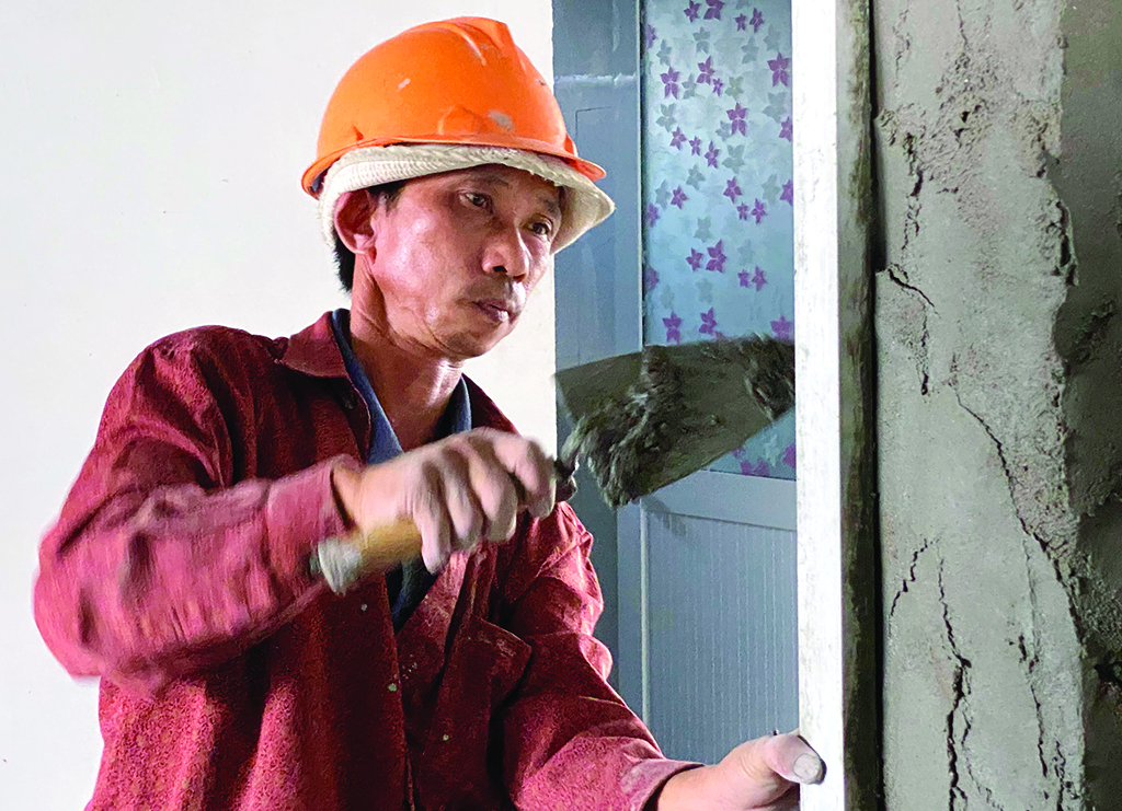 Builders are finishing the sanitary works