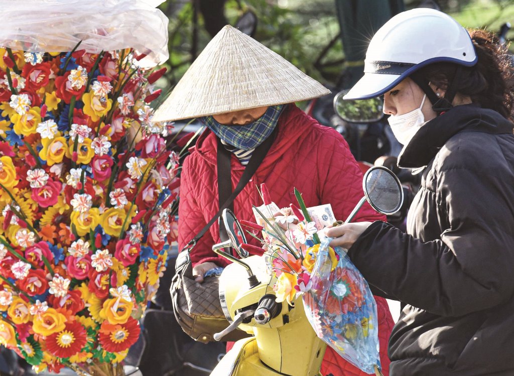 Bringing paper flowers to town and city