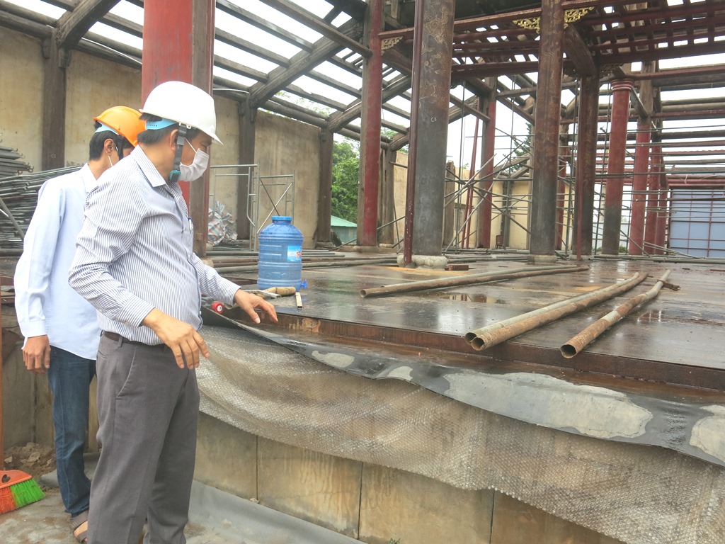 The procedures to protect the brick foundation consisting of elaborate steps being applied in the restoration of the monument for the first time