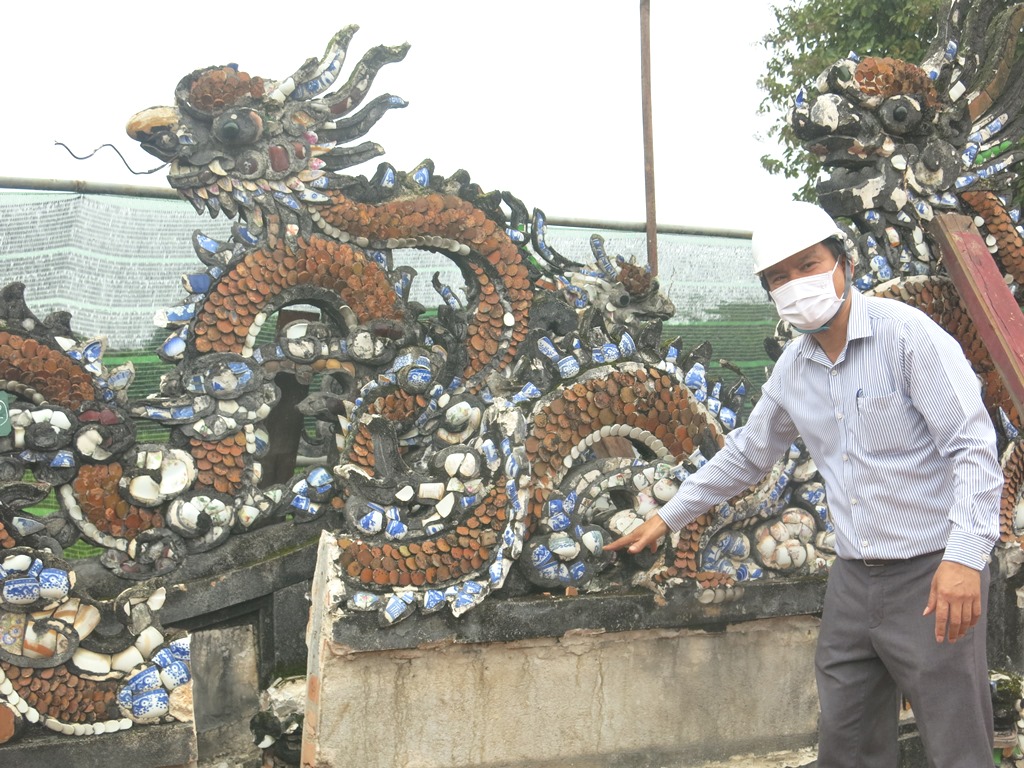 The decorative character parts will be kept intact whereas only damaged ones will be restored