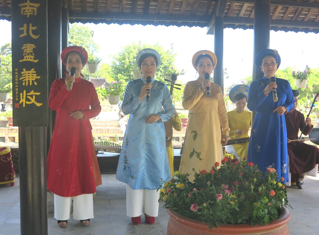 The exhibition space is more vibrant with art performances of the artists
