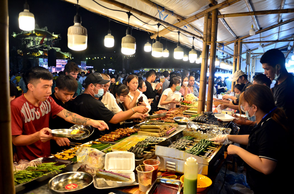 The festival attracting a great number of diners 