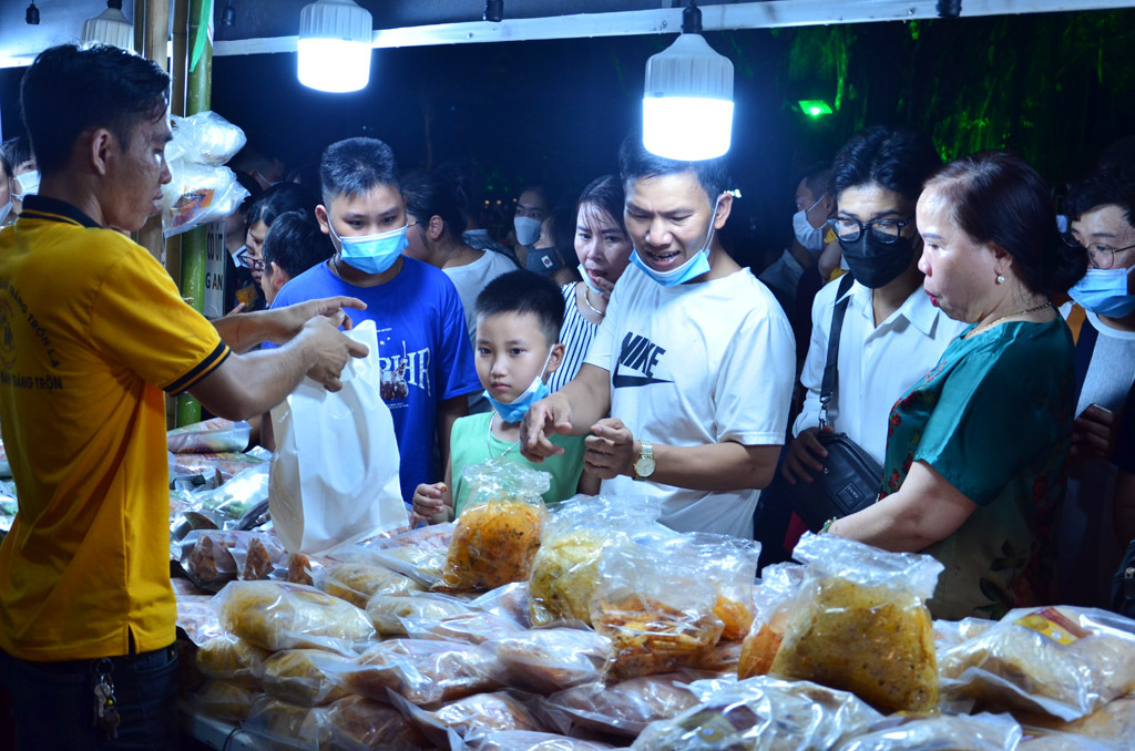 The stalls selling regional specialties are crowded with customers