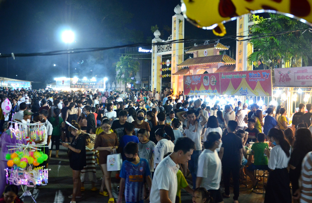 The opening night attracting thousands of diners
