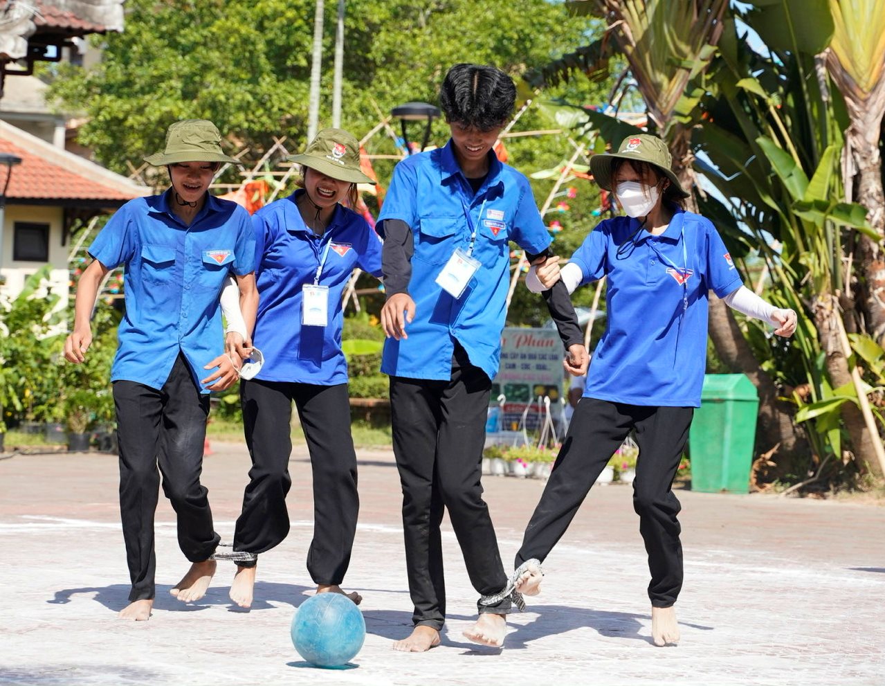 Kicking the ball with tied legs is so difficult