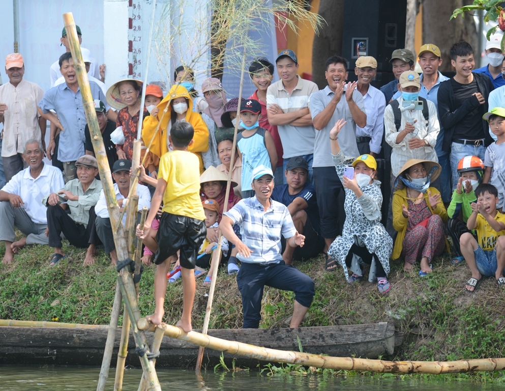 The more joyful the players are, the tenfold happier the spectators express