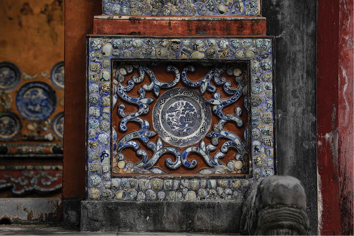 A piece of decoration at Kien Thai Vuong Palace