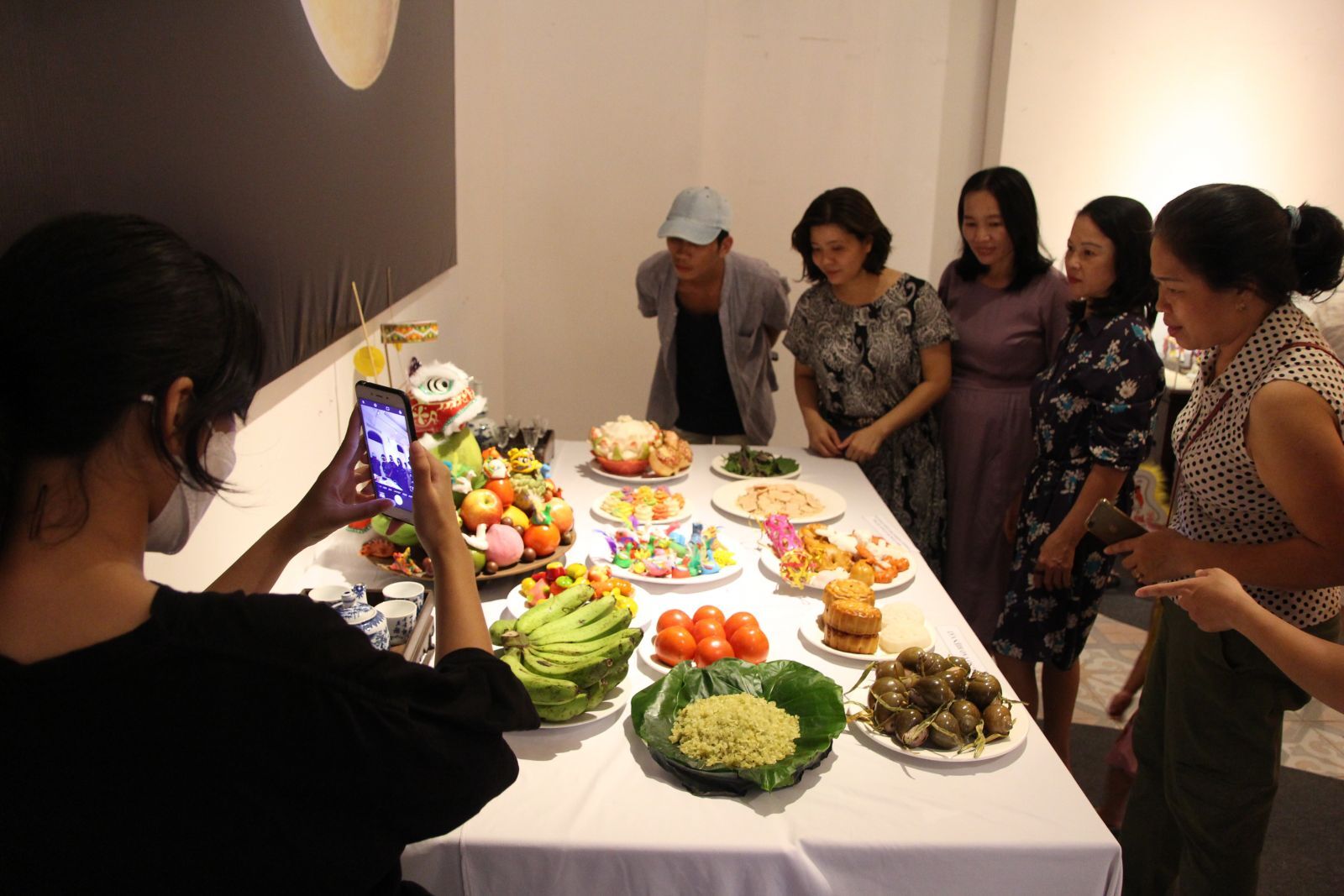 Traditional Mid-Autumn Festival tray attracts many people's attention