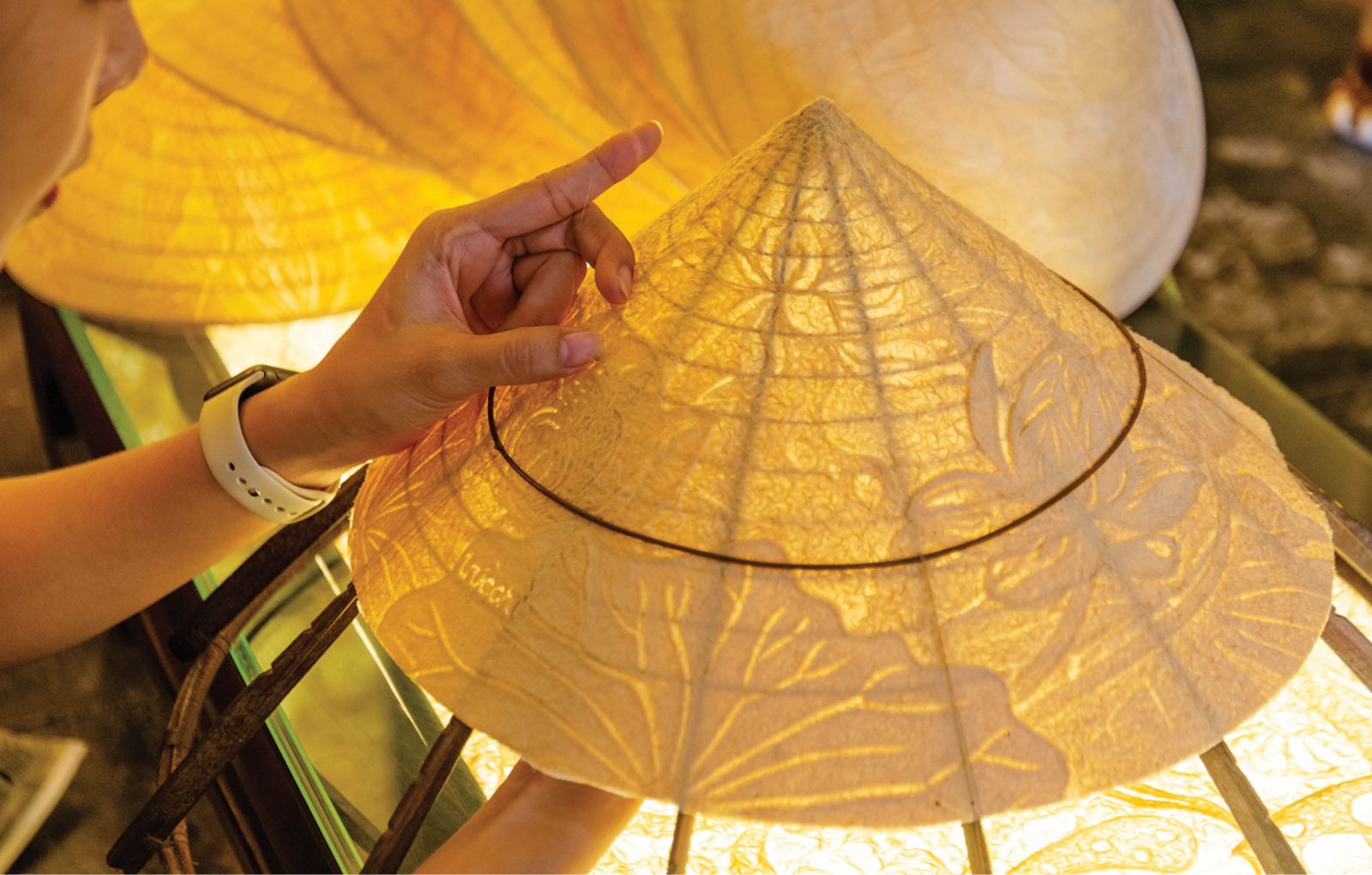 Manually making Truc chi conical hats
