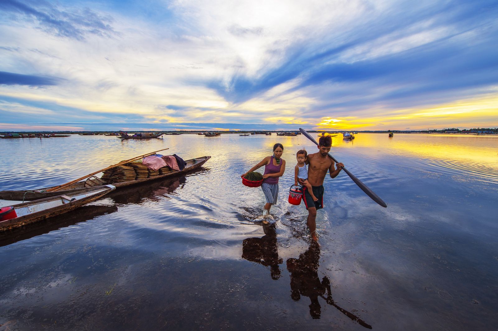 Color nuances of dawn at Quang Loi Lagoon