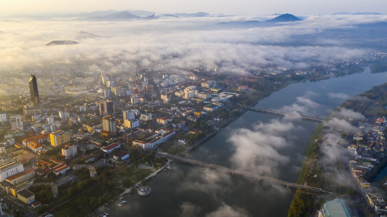 Autumn blurring on the Huong River