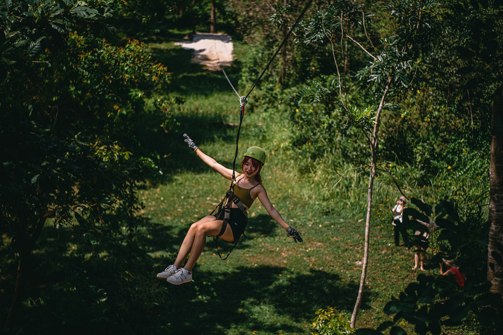 Fitness games help tourists do physical exercise when they come to Alba Thanh Tan