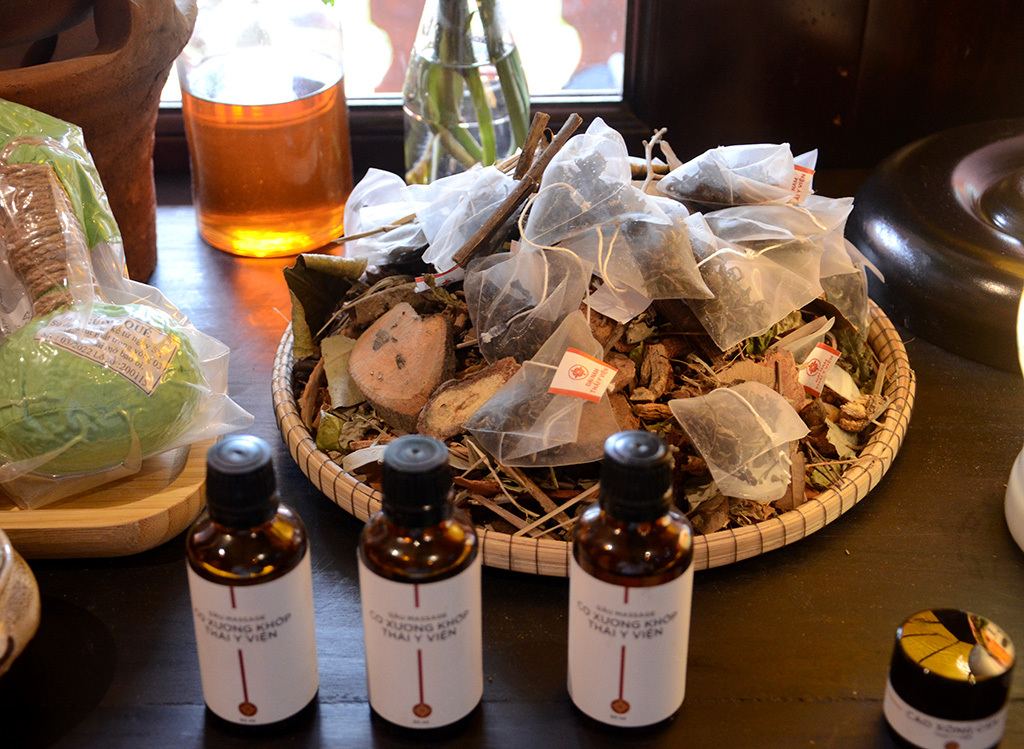 Oriental medicines introduced to visitors