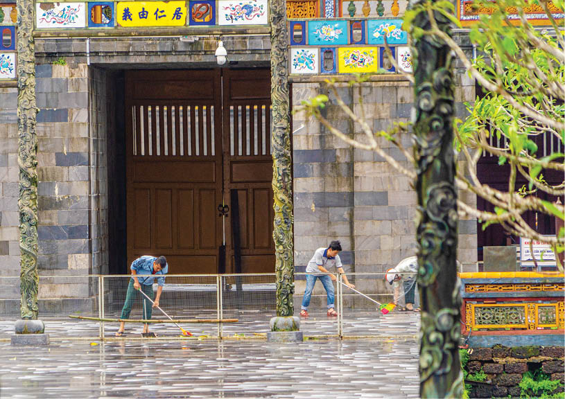 Together cleaning up Ngo Mon area after Noru storm 2022