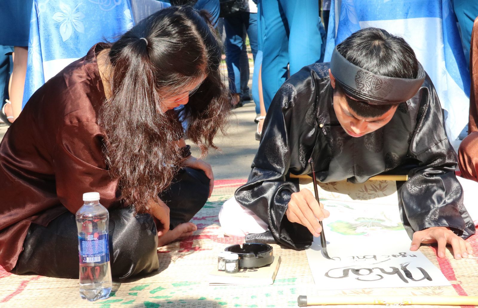 Students dressing up as calligraphers to show the skill of writing calligraphy