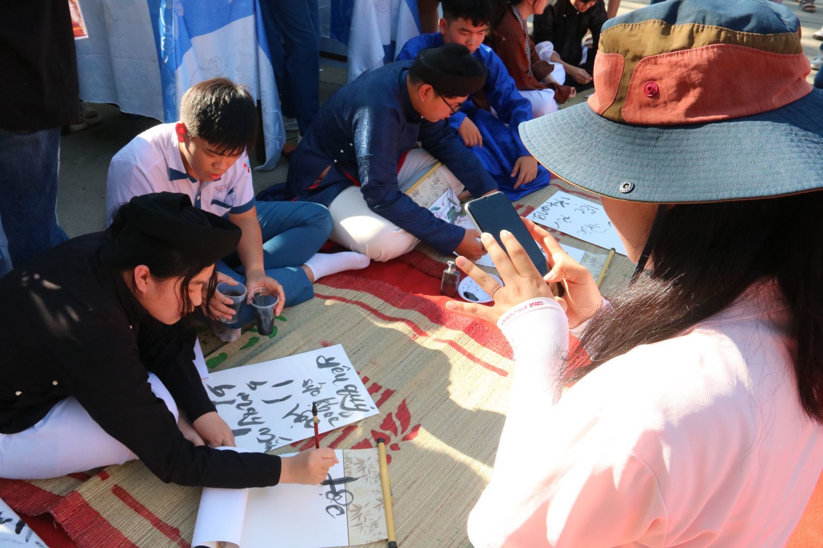 Korean students catching the moments about the experience of the Vietnamese traditional Tet holiday