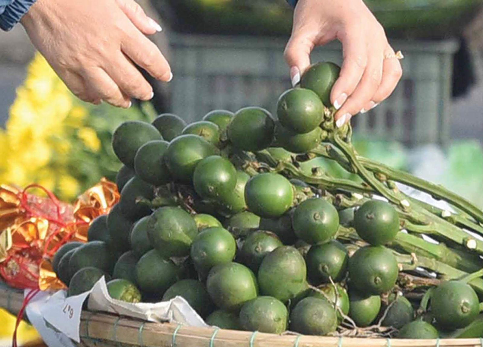 Betel and areca, flowers, and bananas, etc., in the first market of the new year