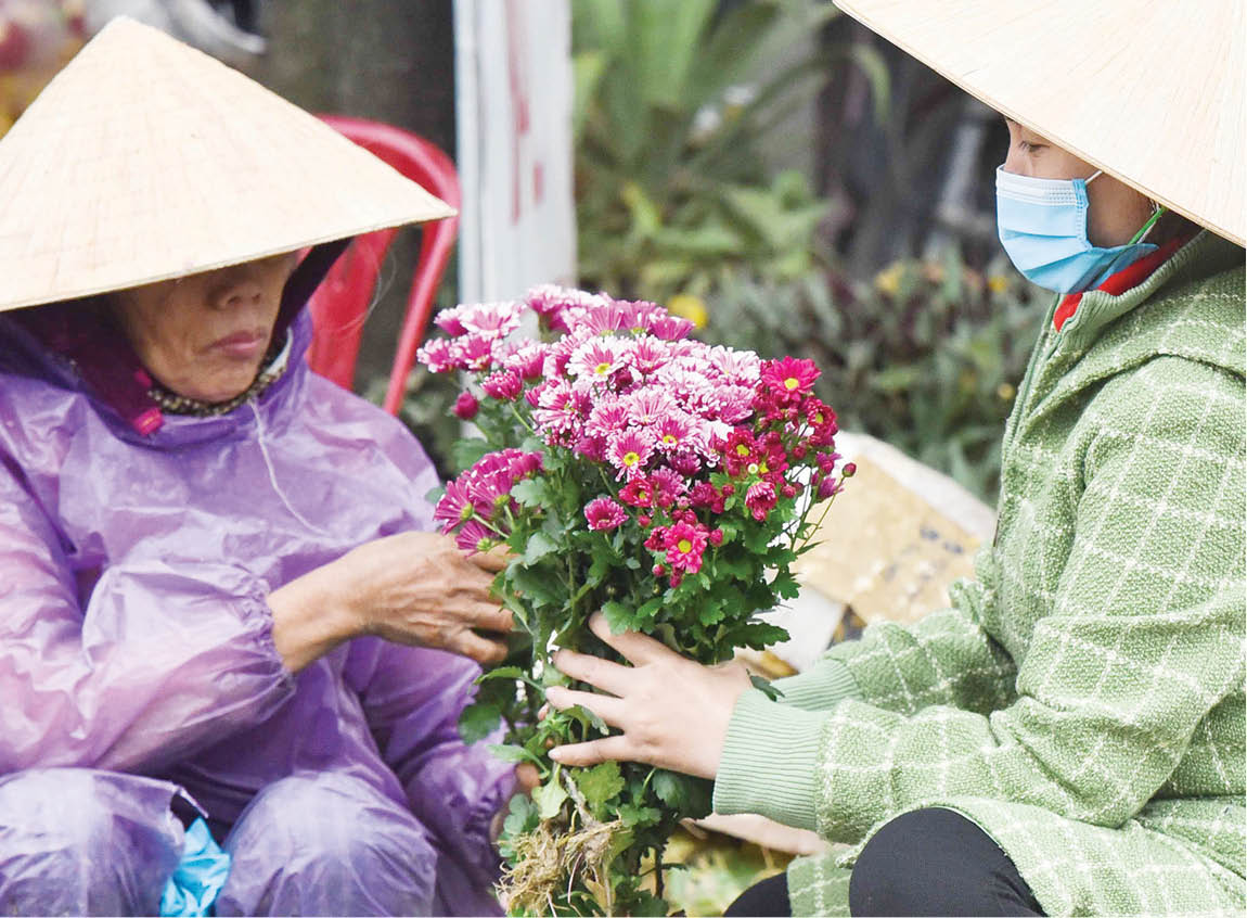 Betel and areca, flowers, and bananas, etc., in the first market of the new year