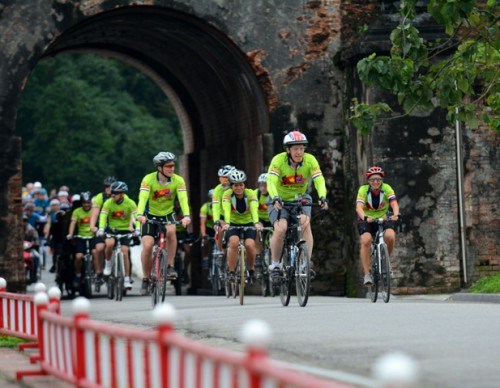 Qua cửa Quảng Đức để đến Ngọ Môn - điểm dừng chân cuối cùng của hành trình 