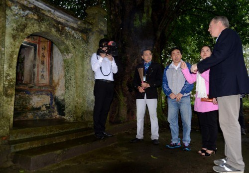 Thăm miếu cây Thị