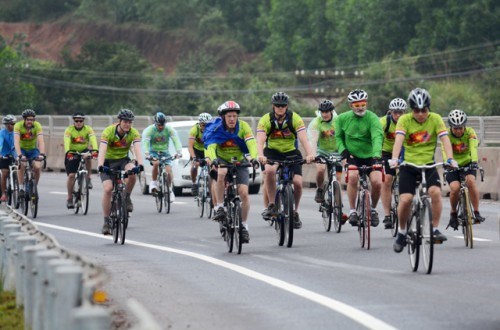 Đoàn ngang qua địa phận Phong Điền