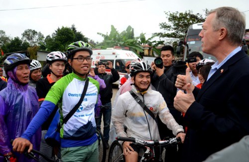 Giao lưu với CLB xe đạp Huế trước khi CLB này 