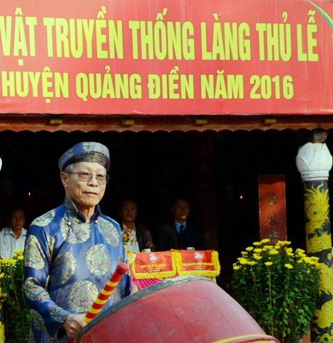Hội vật bắt đầu sau tiếng trống của cụ Phan Dân - cao niên làng Thủ Lễ
