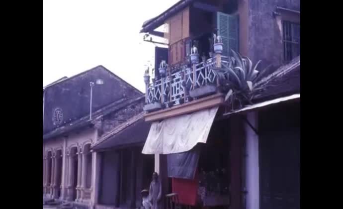 Hình xưa bóng cũ Huế