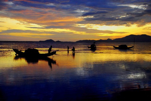 Khoảnh khắc đẹp nhất ở phá Tam Giang có lẽ là khi bình minh và hoàng hôn.Ảnh: Xomnhiepanh