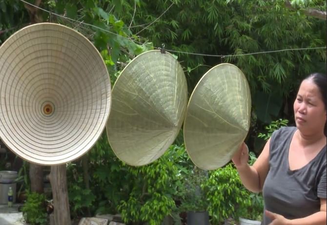 Độc đáo nón lá sen