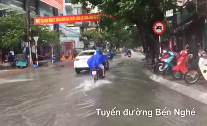 Một số tuyến đường bị ngập do ảnh hưởng cơn bão số 4