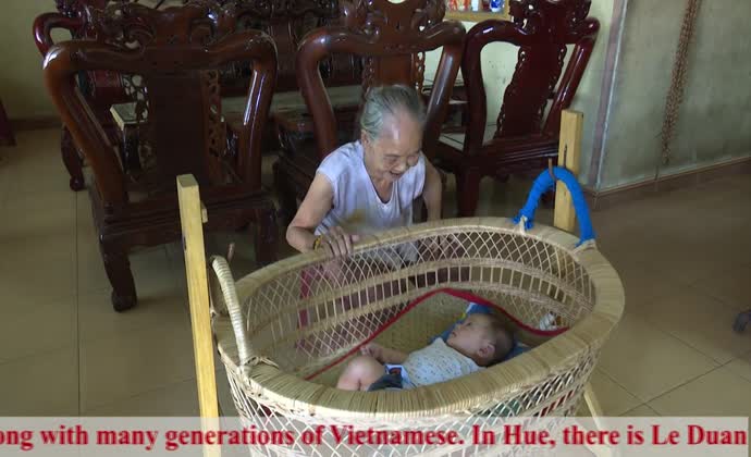 Traditional occupation of making rattan cradles preserved