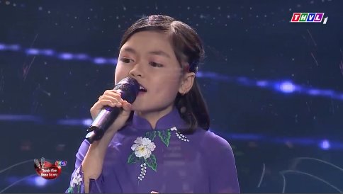 Quynh Nhi – a charming voice kid with Hue songs