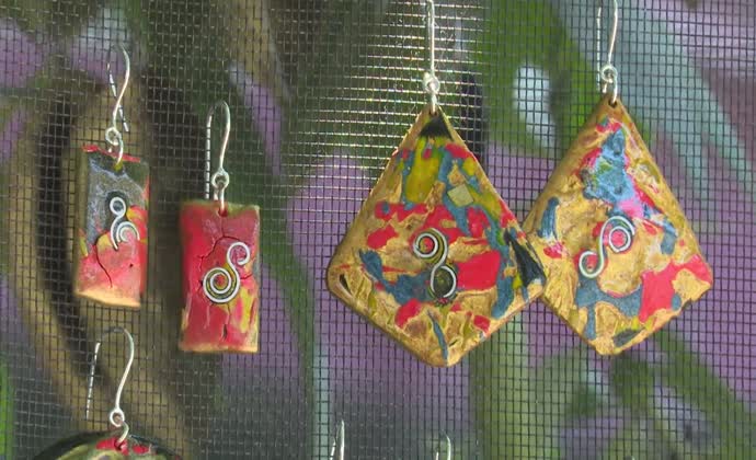 Beautiful and environmentally friendly lacquer jewelry
