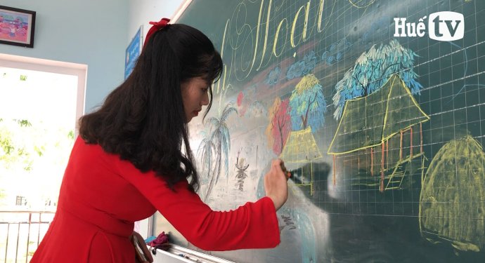 Cô giáo Mộng Lành với tài vẽ tranh phấn bảng